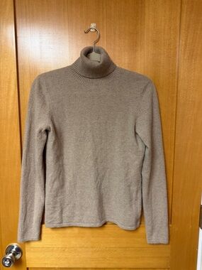 100% Cashmere Peck & Peck Neutral Taupe Turtleneck Sweater